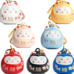 Maneki Neko Klokke Nøglering 1 stk. - Flere Farver