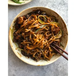 STOP MADSPILD (BEDST FØR 13/02/26) - Wang Jjajangmyeon - Roasted Black Bean Paste 500g